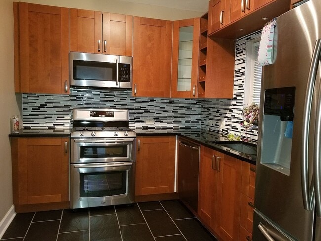 Building Photo - 6826 N Knox Ave