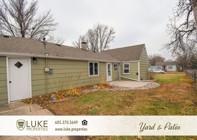 Building Photo - 226 N Lake Ave