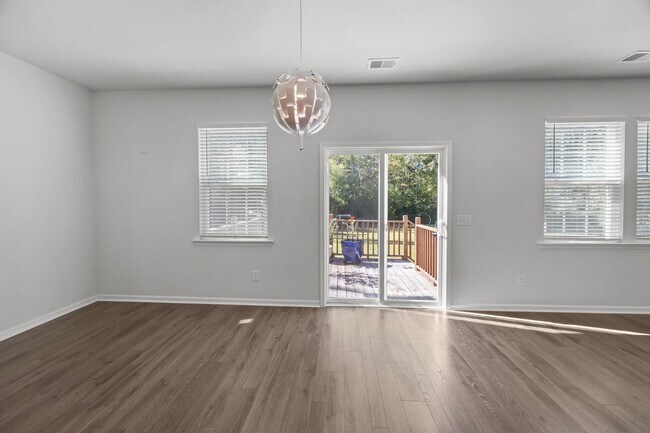 Building Photo - Beautiful Rental in Coosaw Preserve