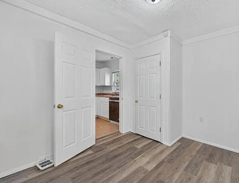 Building Photo - 6166 Emerald Ave