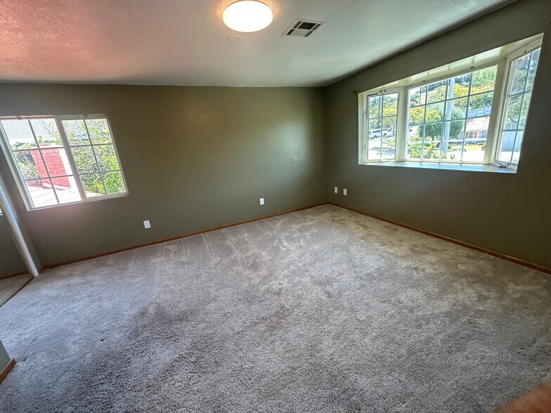 Building Photo - 1504 Westmoreland Dr
