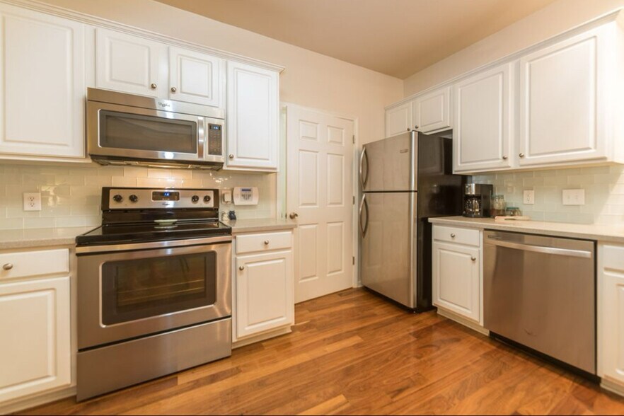 Building Photo - 3216 Margellina Dr
