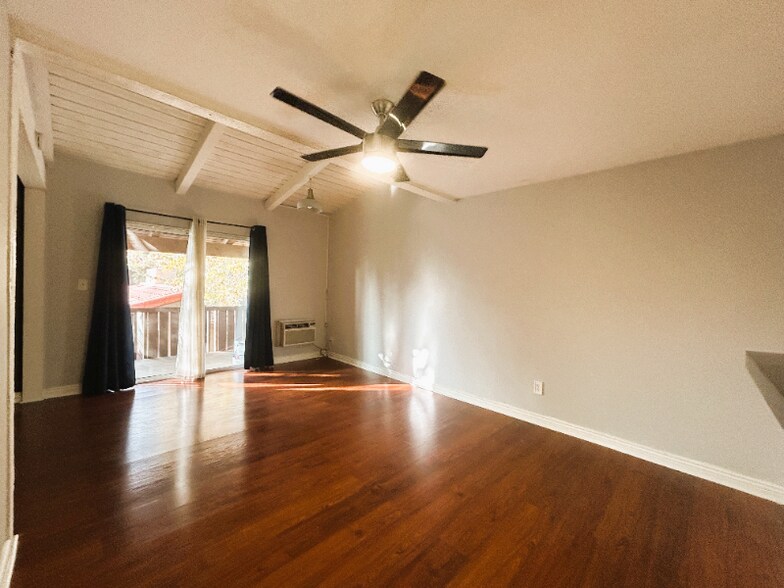 Building Photo - 1040 W MacArthur Blvd