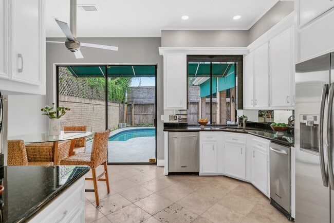 Building Photo - 2244 Sul Ross St