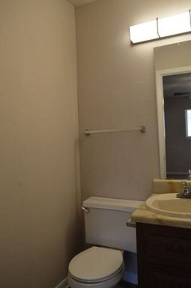 Building Photo - Two bedroom duplex for rent in Irving !