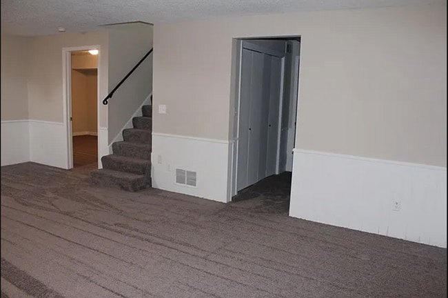 Building Photo - Spacious 3 bedroom duplex close to McConne...