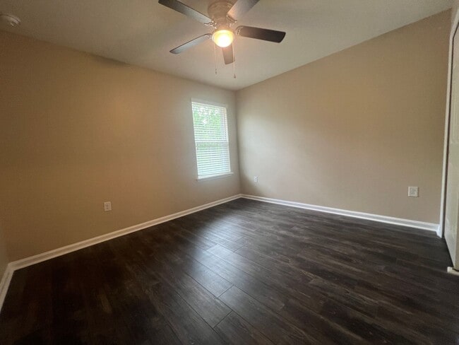 Building Photo - Stunning & Spacious  2 story home COMING S...