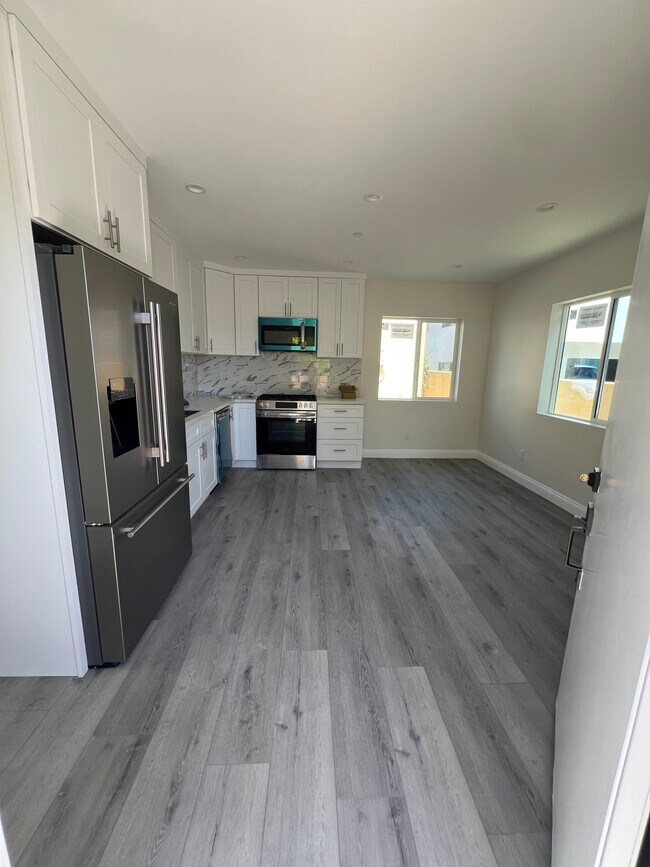 Primary Photo - 14826 Vanowen St