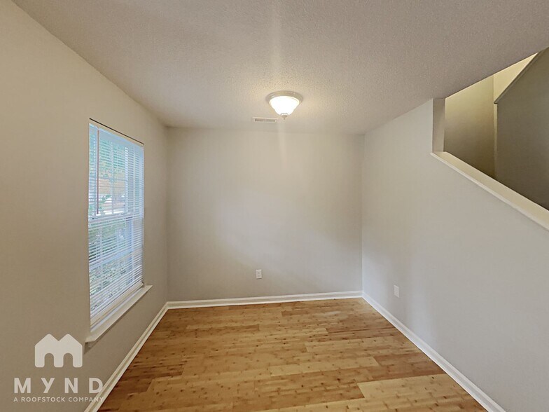 Building Photo - 6 Yorkfield Ct