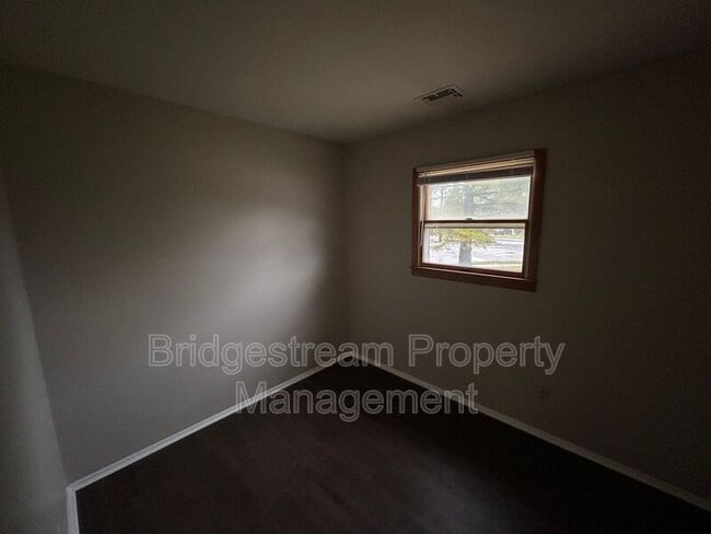 Building Photo - 1205 S Maple Ave