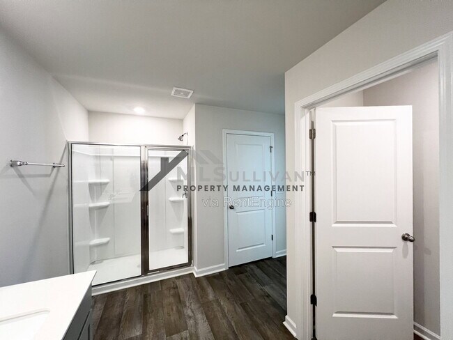 Building Photo - 2932 Egert Dr