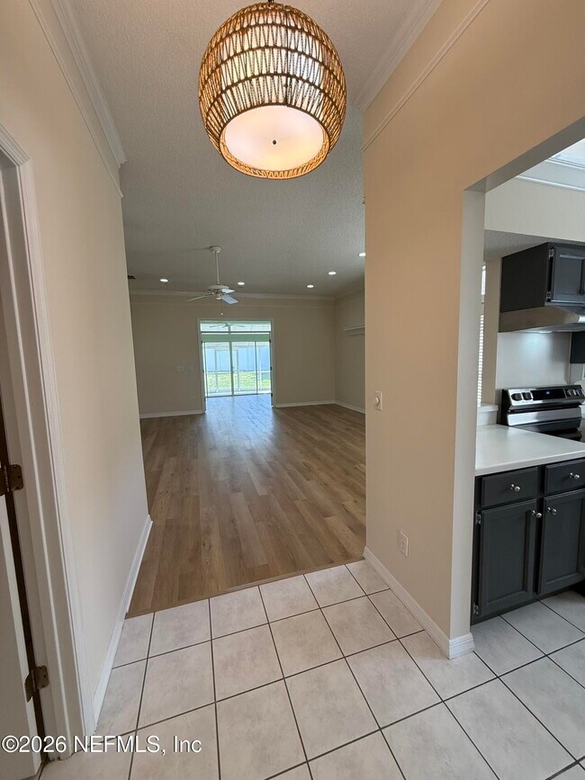 Building Photo - 256 Kingston Dr
