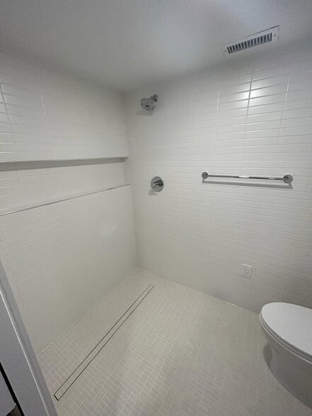 bathroom - 5517 41st St NW