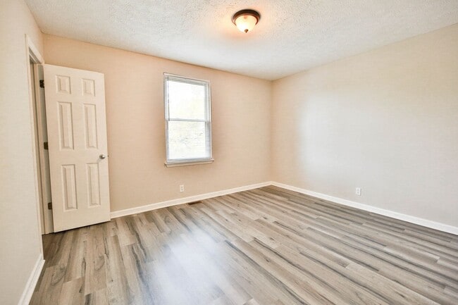 Building Photo - Convenient Antioch Townhome