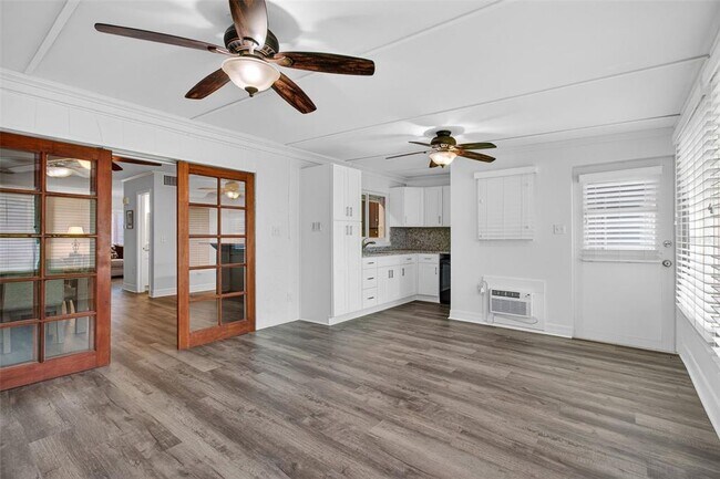 Building Photo - 6660 Cape Hatteras Way NE