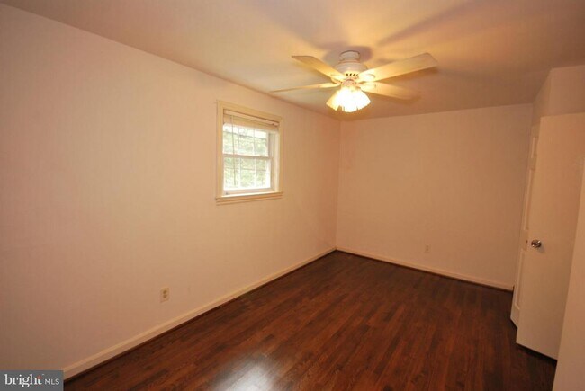 Building Photo - 10720 Tenbrook Dr