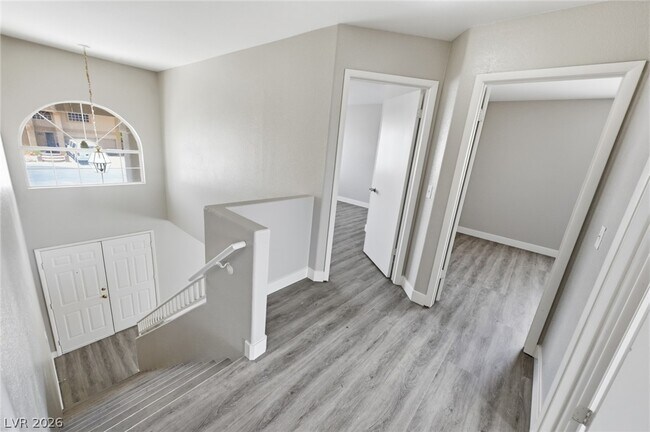 Building Photo - 808 Majestic Rock Cir