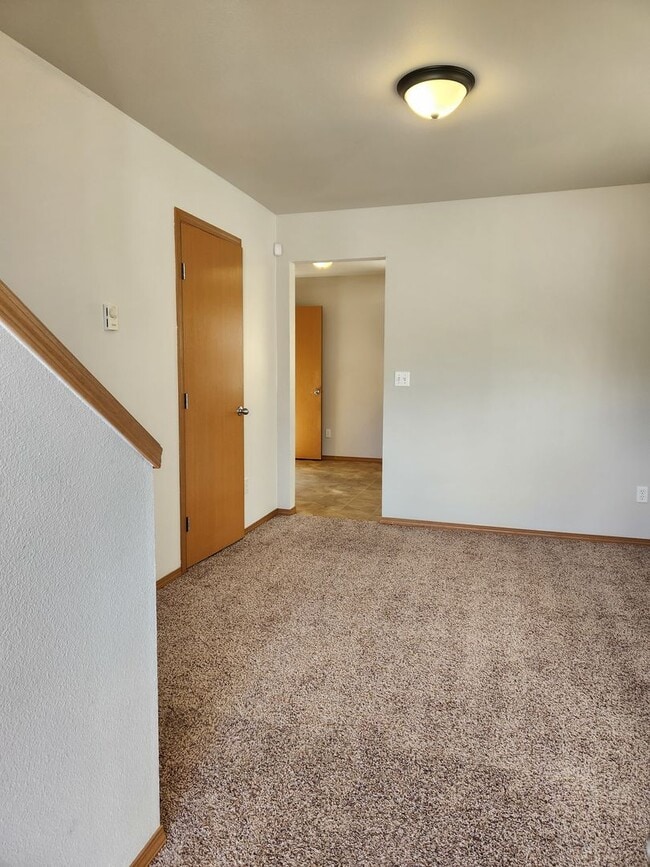 Building Photo - Cozy 3 Bedroom House!!! Ready For New Tena...