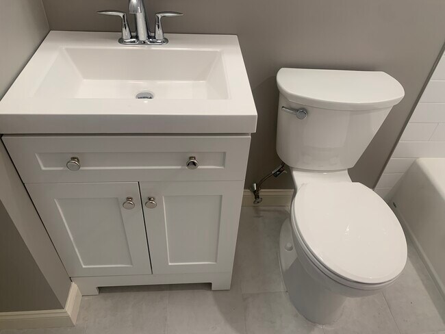 Building Photo - 145 Emerson Gardens Rd