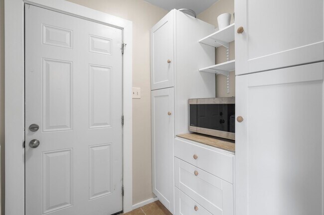 Building Photo - 304 Old Course Dr