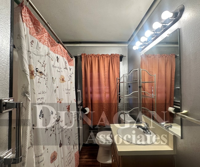Building Photo - 3 Bed 2 Bath near the Pecos River