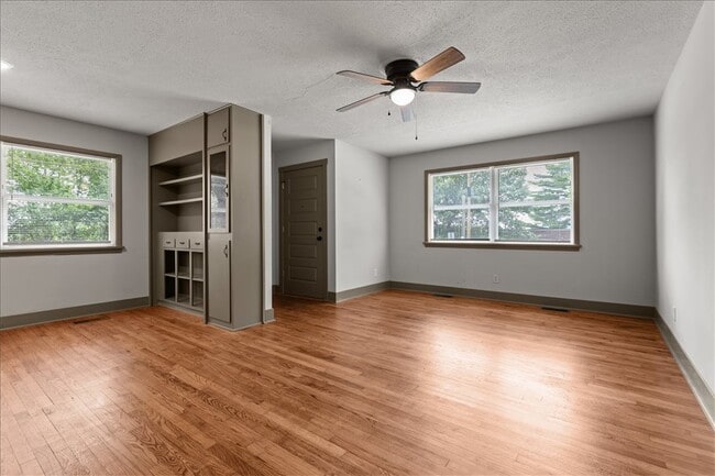 Building Photo - 522 S Duncan Ave