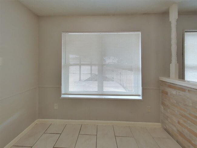 Building Photo - 12027 Arrowhead Glen Dr