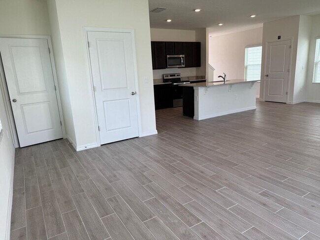 Building Photo - 5124 SW 48th Ln