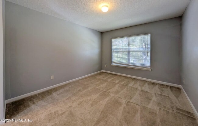 Building Photo - 129 Castlegate Ln