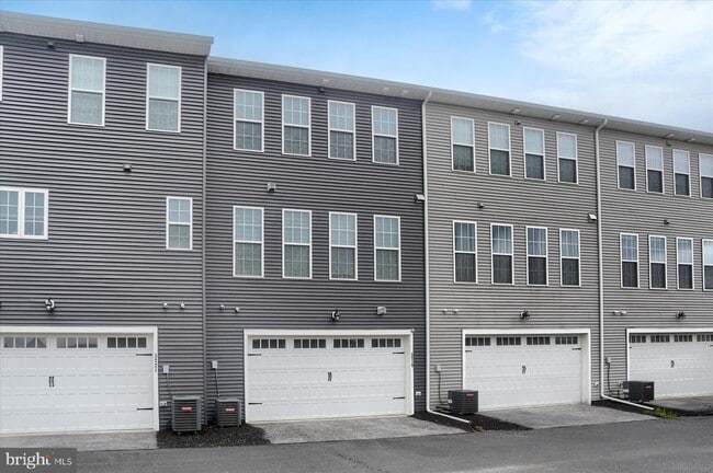 Building Photo - 3219 Wayland Rd