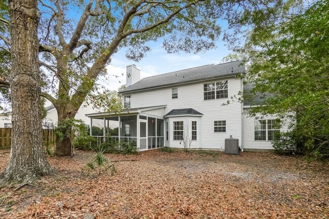 Building Photo - Stunning 3-bedroom, 2.5-bathroom home located in desirable Mt. Pleasant, SC