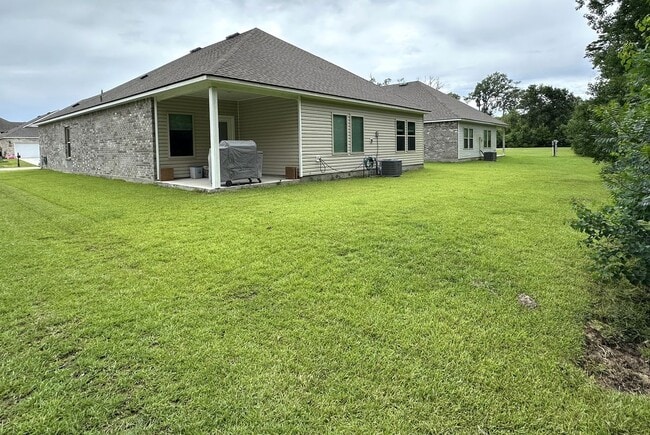 Building Photo - 42423 Landing View Rd