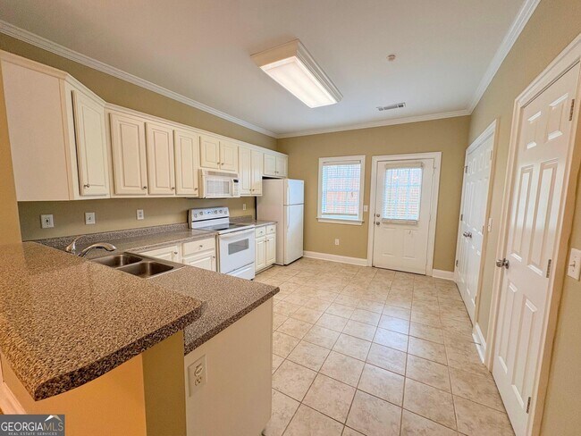 Building Photo - 460 S Barnett Shoals Rd