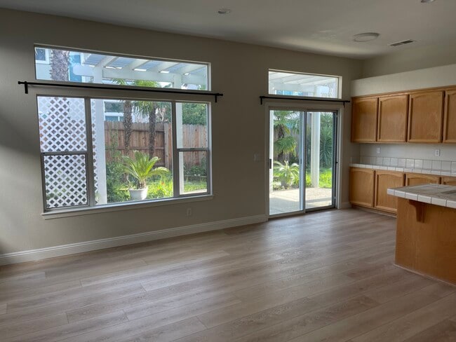 Building Photo - 5637 Darby Rd