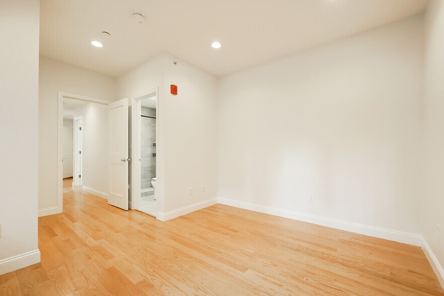 Building Photo - 375 Dorchester St