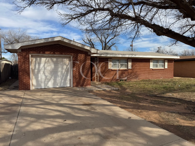 Primary Photo - 3 bed 2 bath 1 car garage