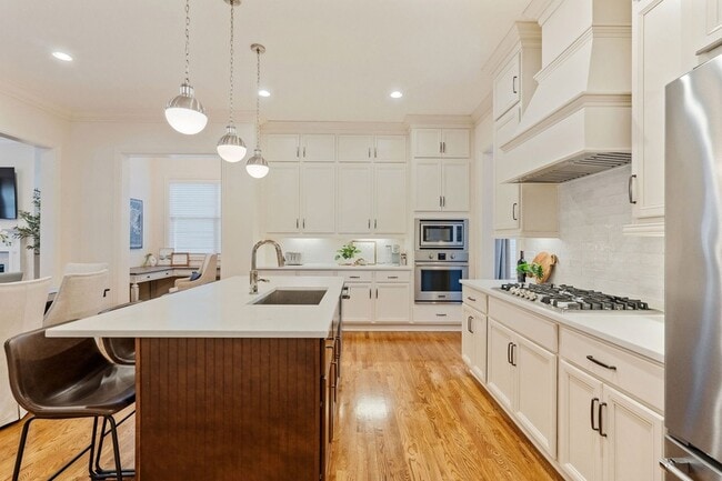 Building Photo - 1036 Clifton St