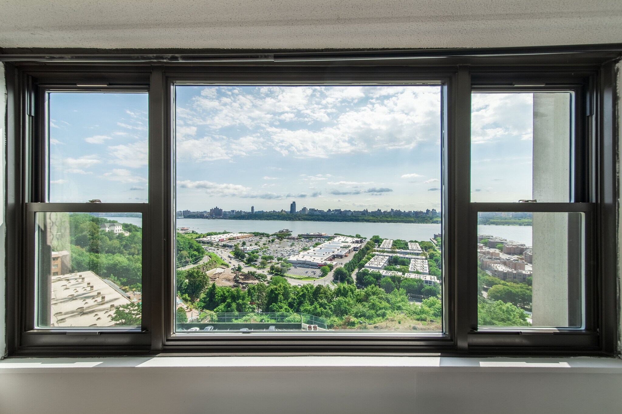 Building Photo - 250 Gorge Rd