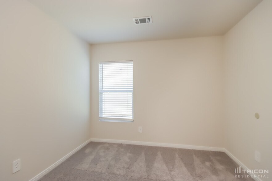 Building Photo - 15791 Del Norte Dr