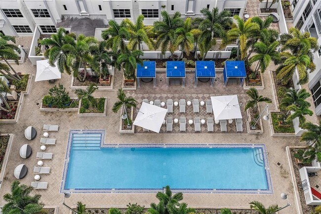 Building Photo - 413 E Pine St