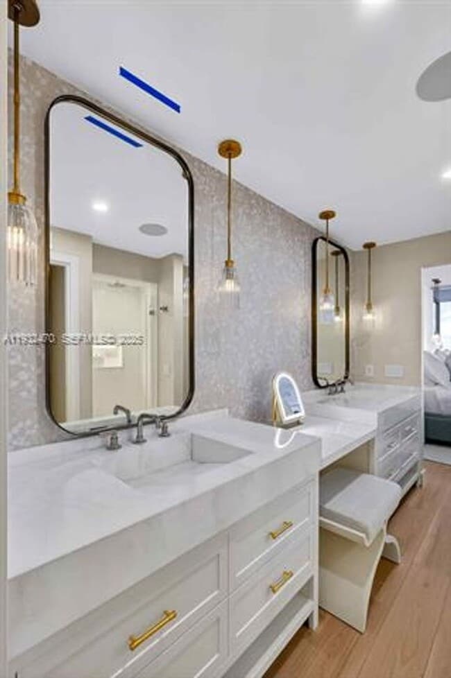 Building Photo - 700 NE 24th St