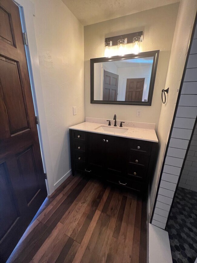 Building Photo - SAM 1718