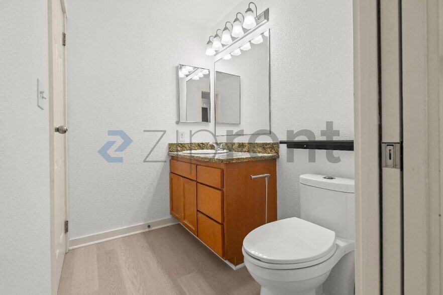 Building Photo - 12036 100th Ave NE