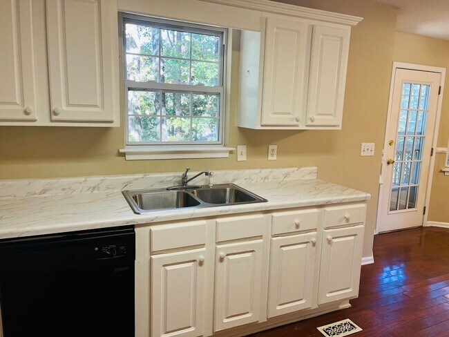 Building Photo - Charming 3 bed, 2 full bath home in Villa Rica!