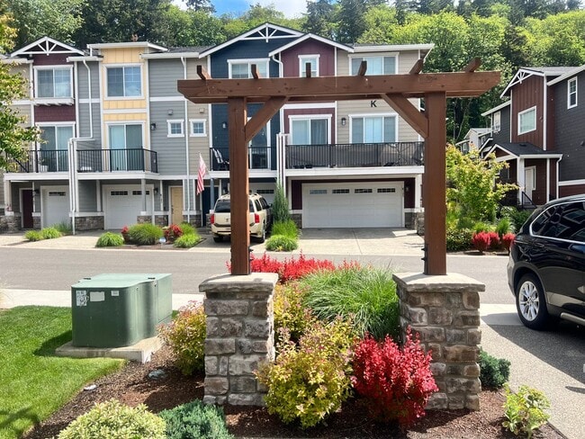 Building Photo - Beautiful Sunridge Townhome in Kent.