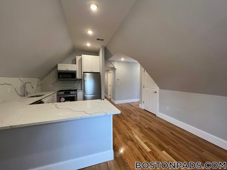 Building Photo - 158 Morrison Ave