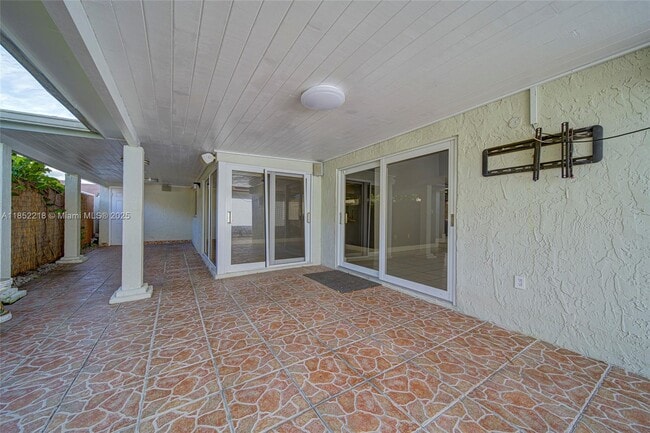 Building Photo - 621 SW 99th Pl