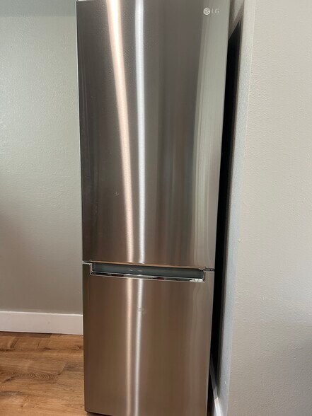 Building Photo - 3137 Larchmont Ln