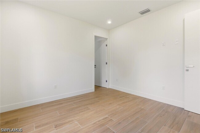 Building Photo - 1514 47th Ave NE