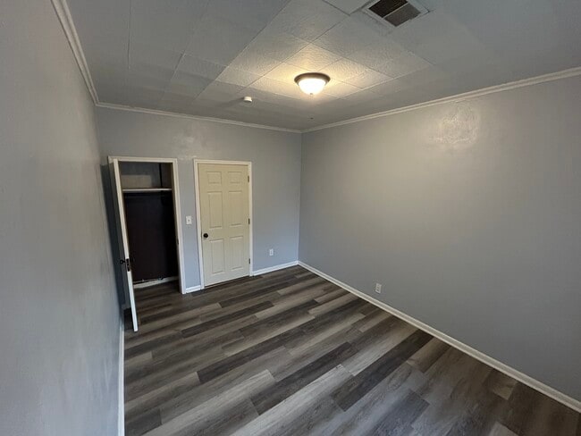 Building Photo - 396 Van Buren Ave